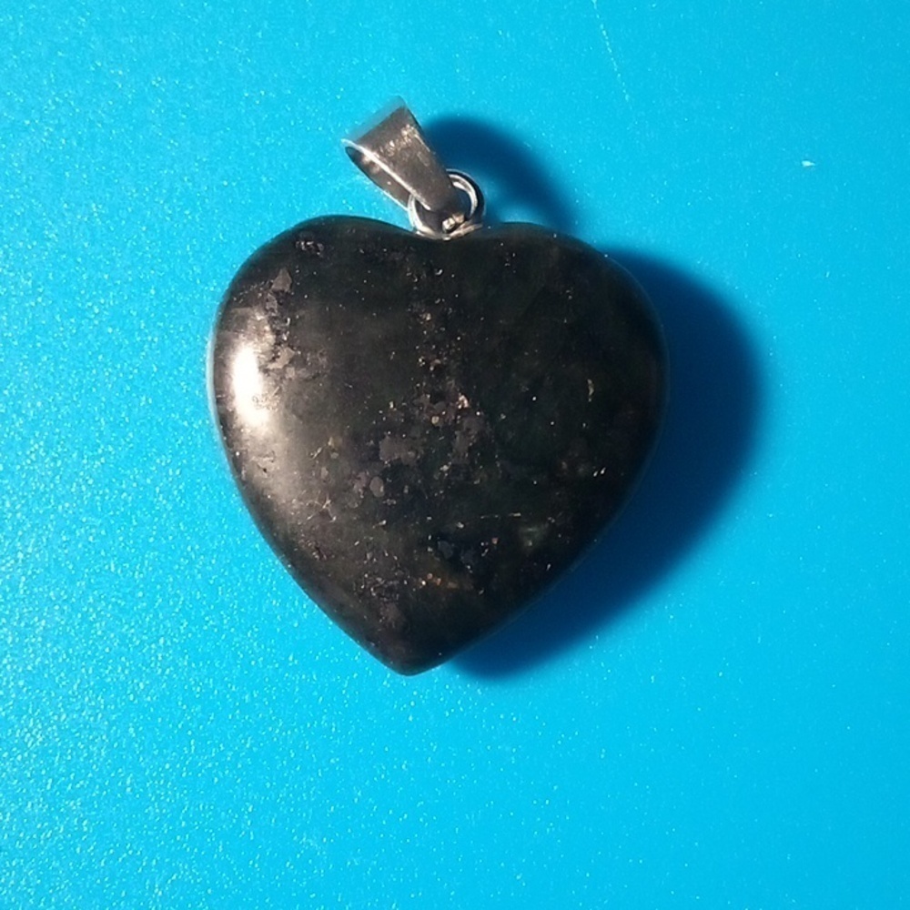 ๐2/$20๐ NIP - Black Obsidian Heart Shape Stone Pendant Necklace - Picture 5 of 8